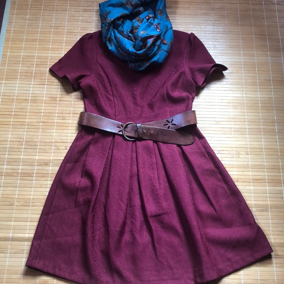 Burgundy brocade fit and flare dress - Picture 2 of 11